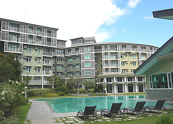 フィリピンの低層コンドミニアムの写真